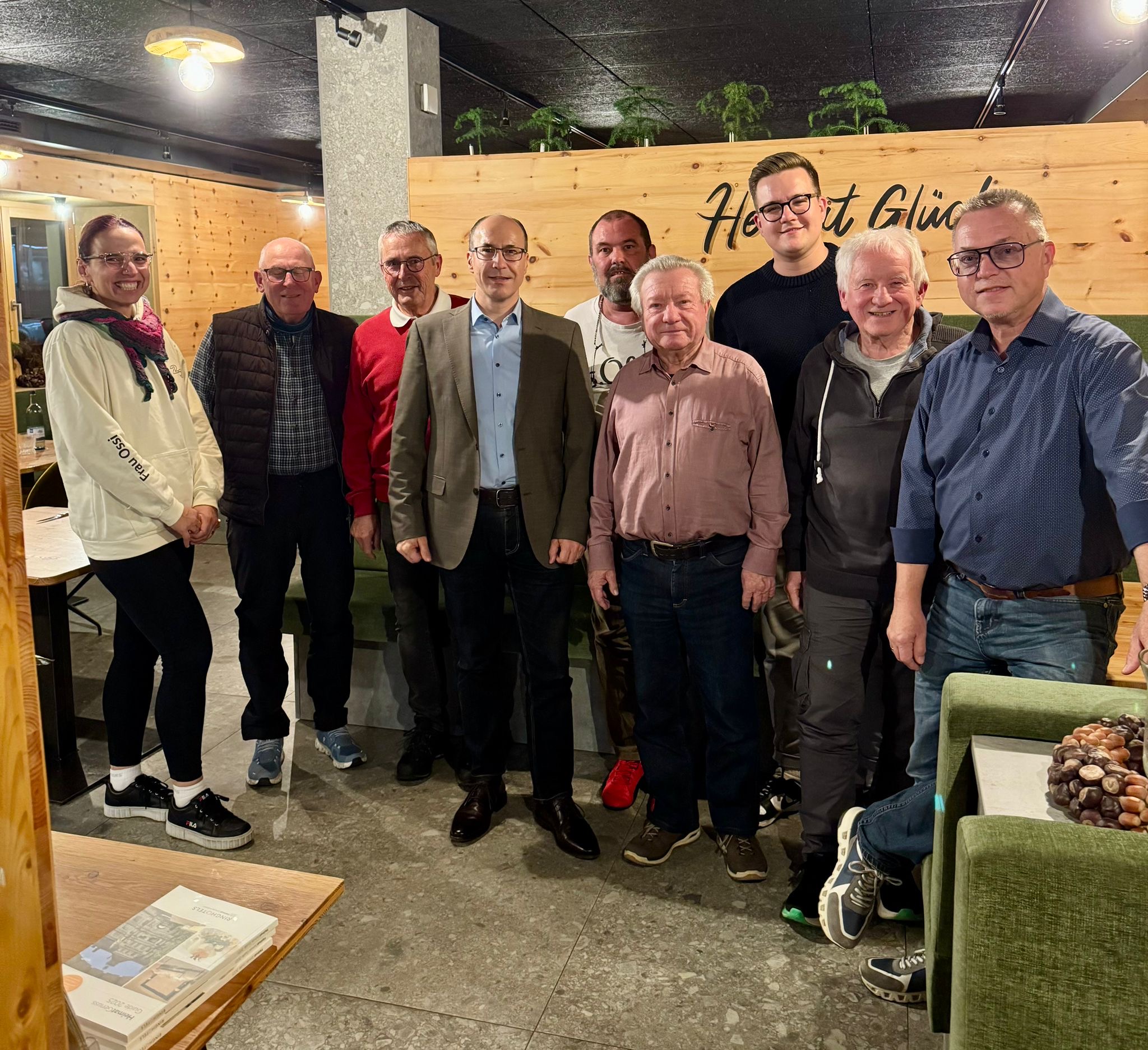 Teilnehmer beim Offenen Stammtisch am 03.11.2025 im Hotel-Gasthof 